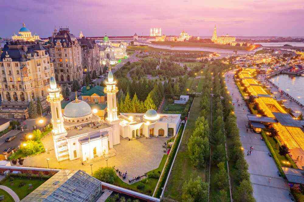 Кремлевская Набережная в Казани