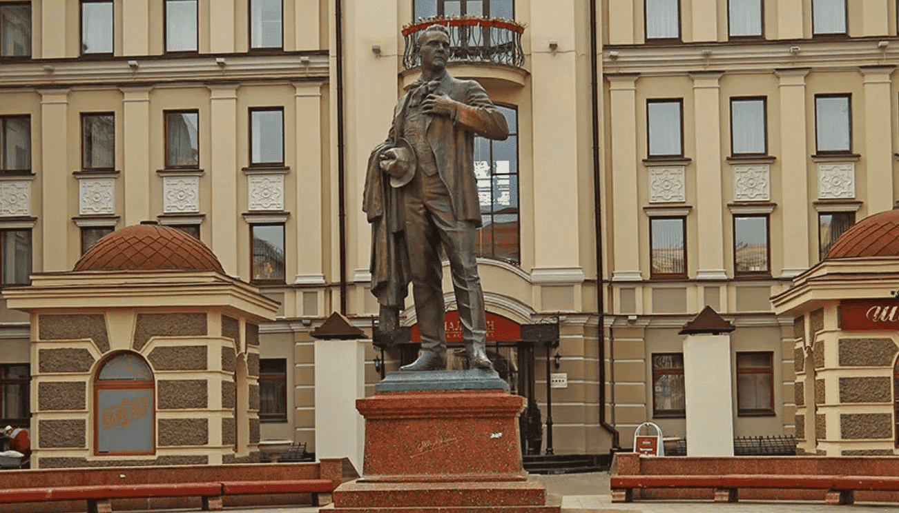Памятник Шаляпину в Казани