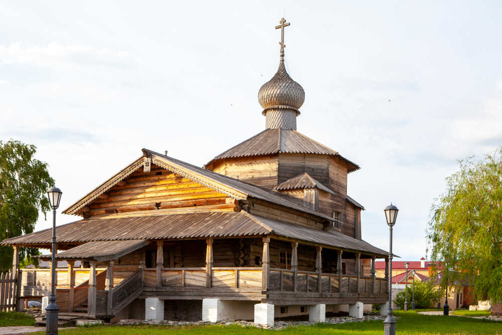 Троицкая церковь в Свияжске — древний памятник деревянного зодчества